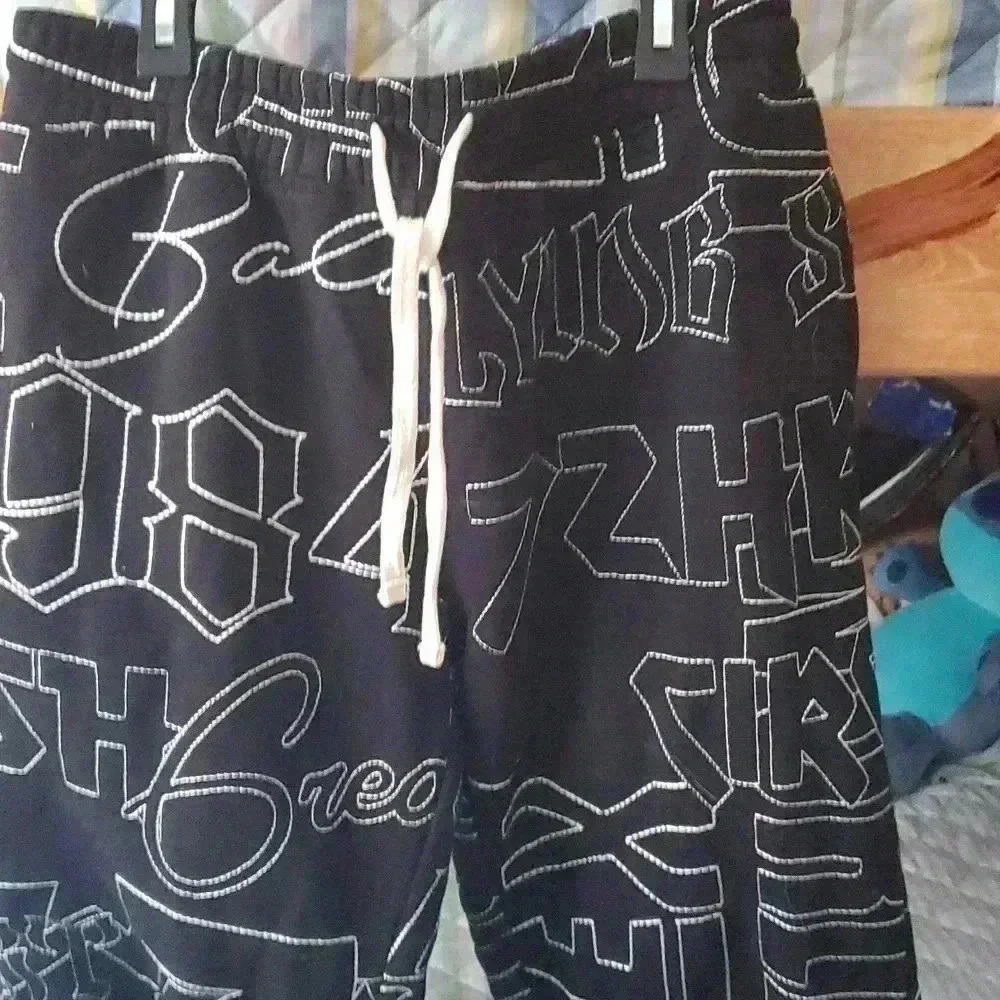 ☆☆☆Stiched embroidery graphic joggers